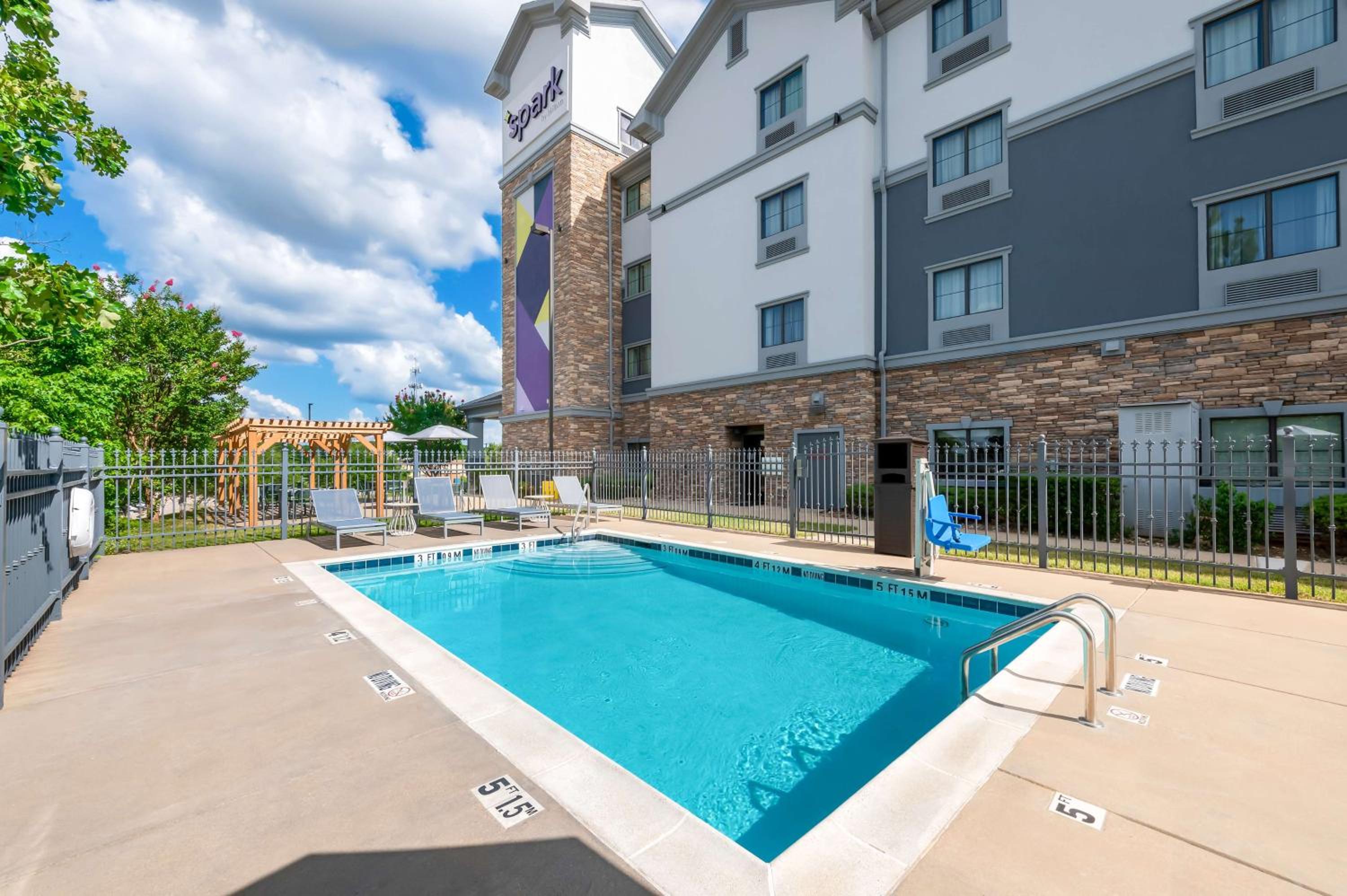 Longview Vacations - Spark By Hilton Longview - Property Image 10