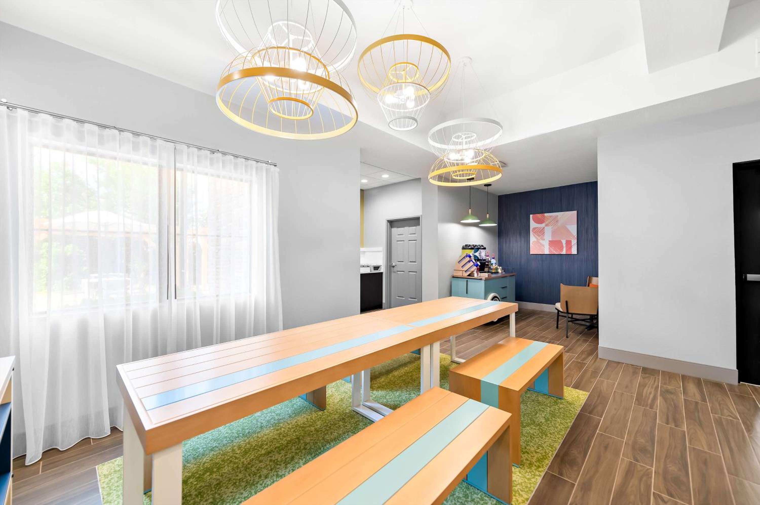 Longview Vacations - Spark By Hilton Longview - Property Image 12