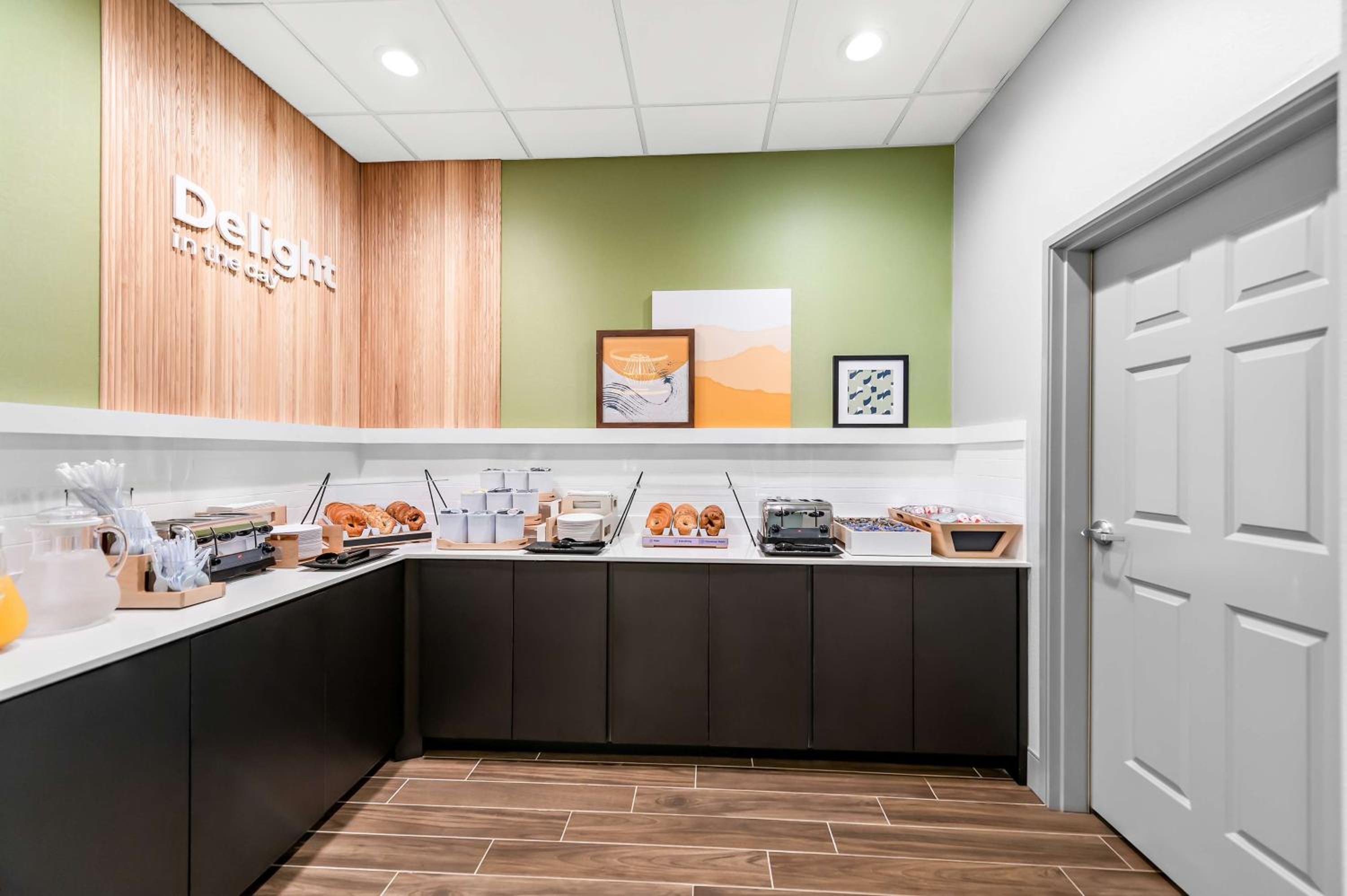 Longview Vacations - Spark By Hilton Longview - Property Image 14