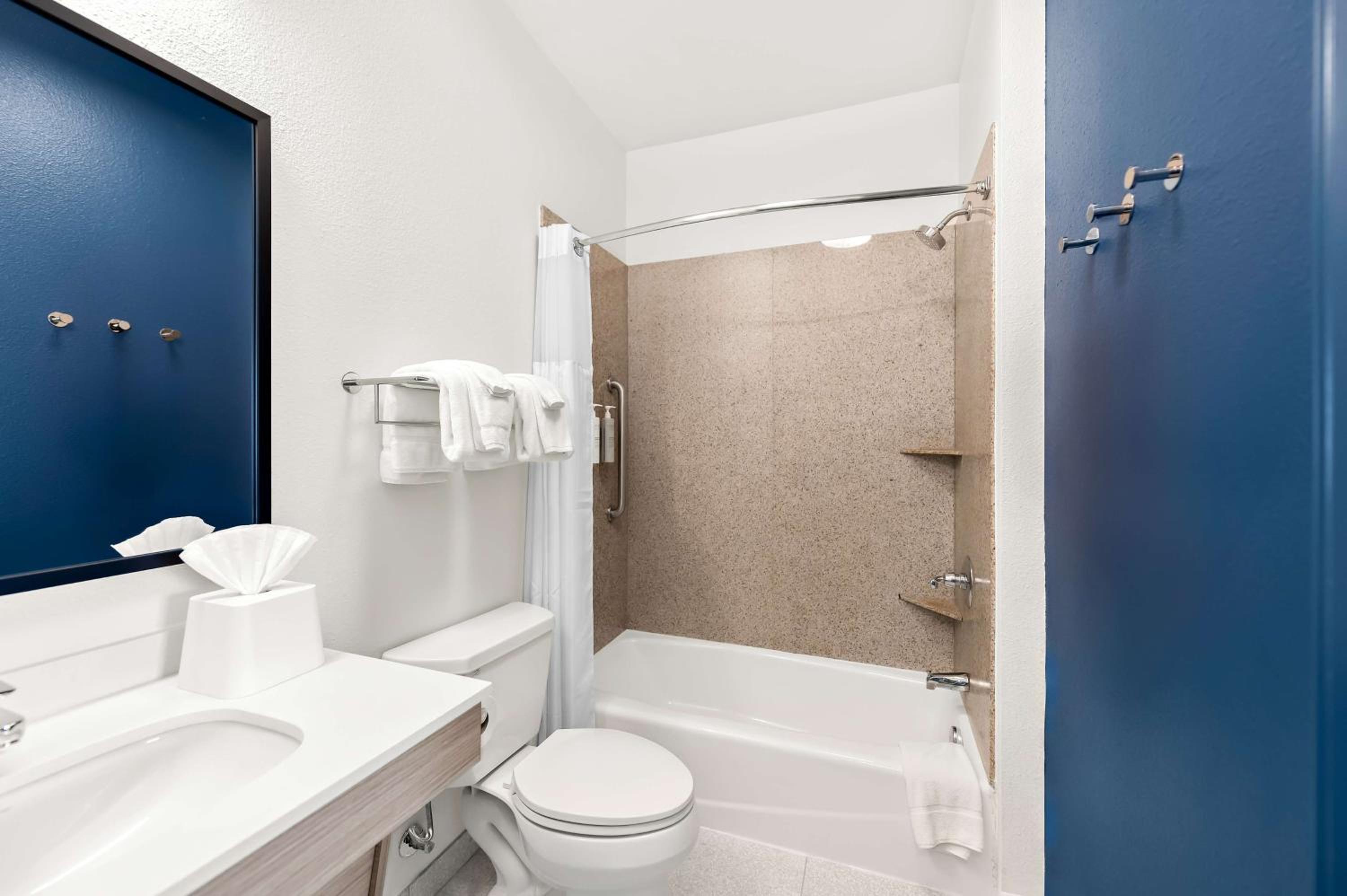 Longview Vacations - Spark By Hilton Longview - Property Image 35