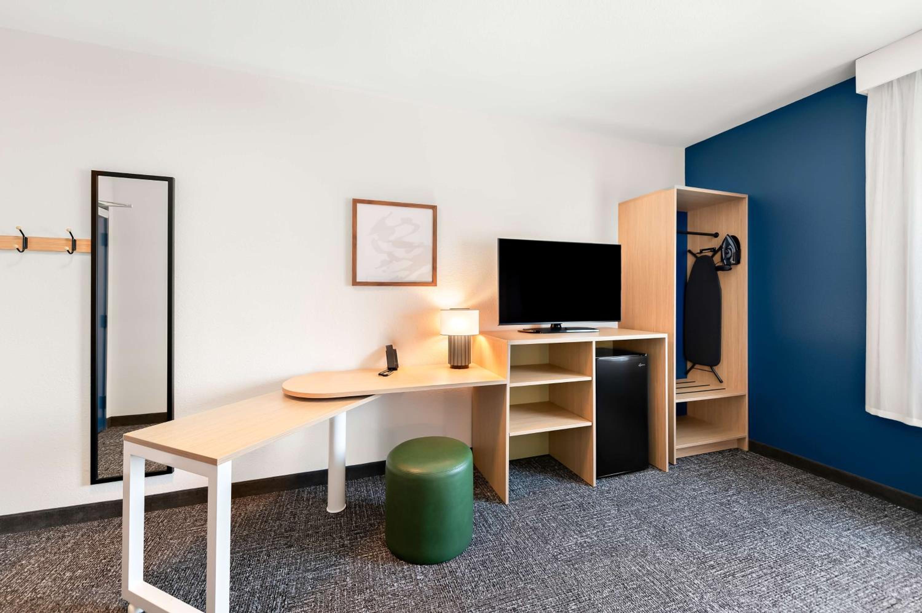 Longview Vacations - Spark By Hilton Longview - Property Image 52