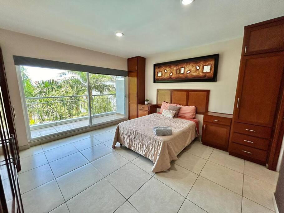 Departamento en Mazatlán súper céntrico y equipado view 4