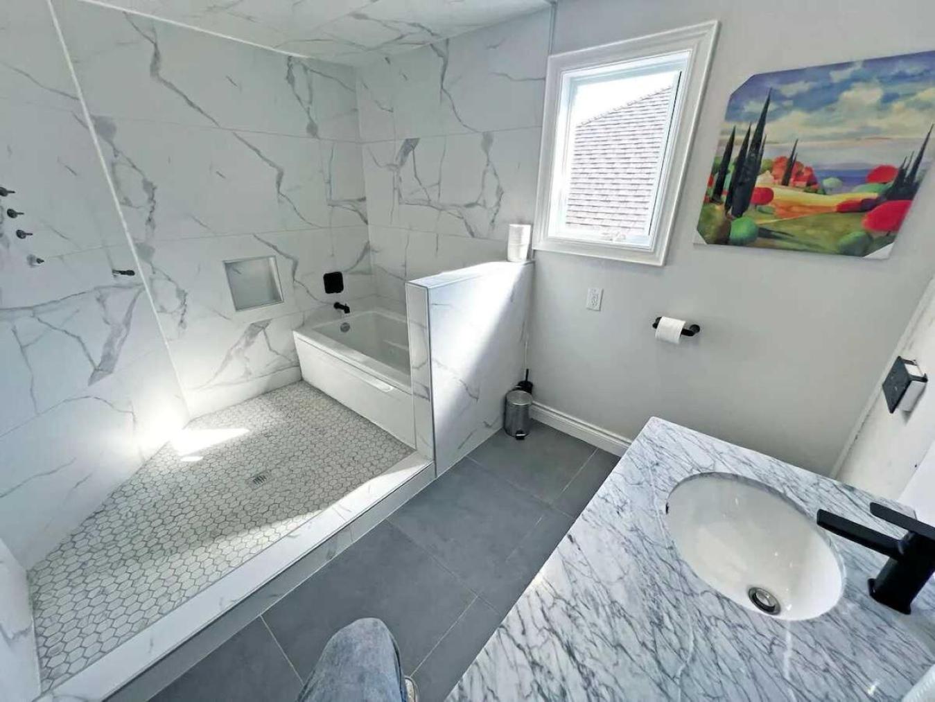 Luxe Home Near Limeridge - Sleeps 11 - Pool
