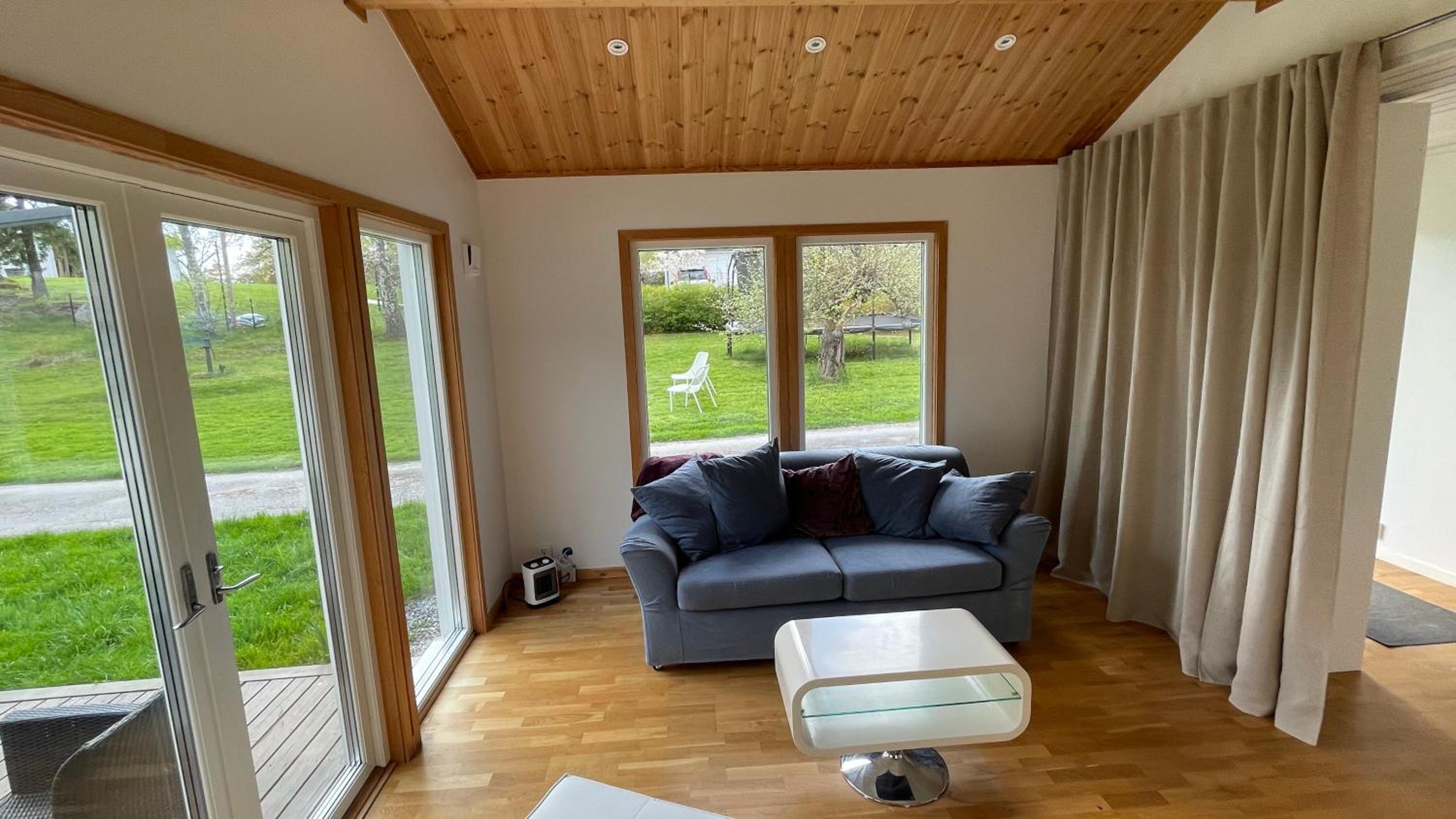 Modernt gästhus med två sovrum och bäddsoffa view 3