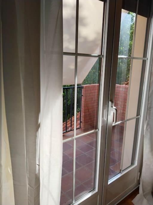 Casa con gran jardín y barbacoa 