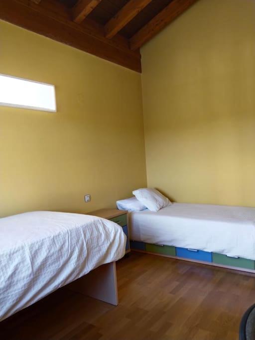 Casa con gran jardín y barbacoa 