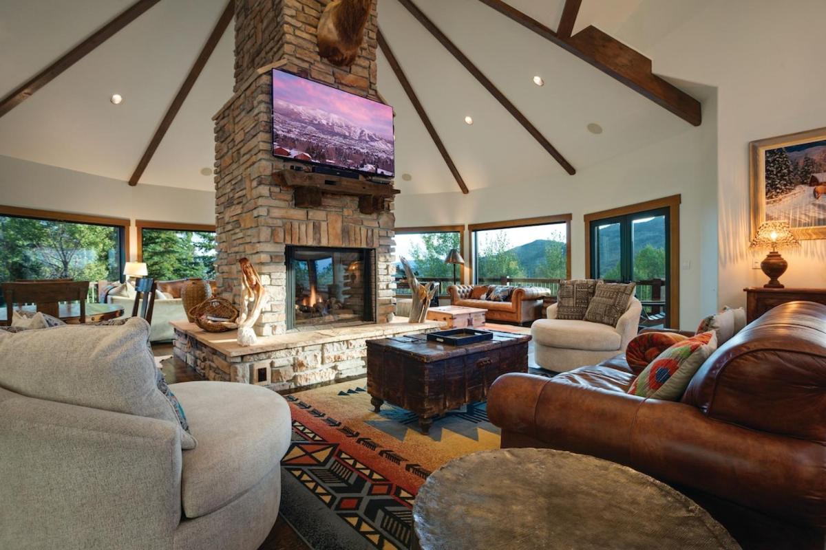 Moose Meadows Lodge - Huge Views, Great Room, Game Room, Theater view 3