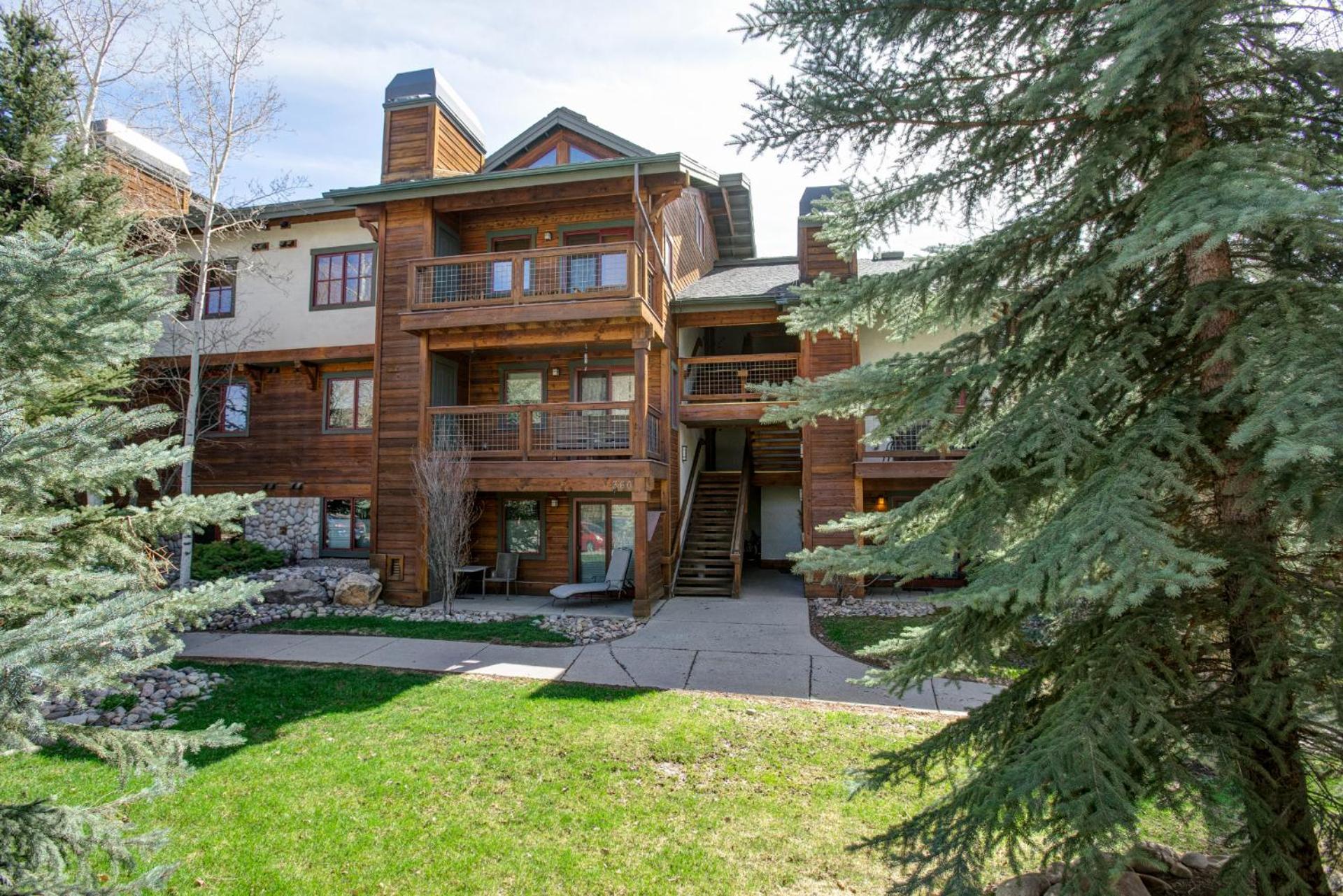 Hot Tubs, Washer & Dryer, Free Bus, Perfect for 3 Couples view 5