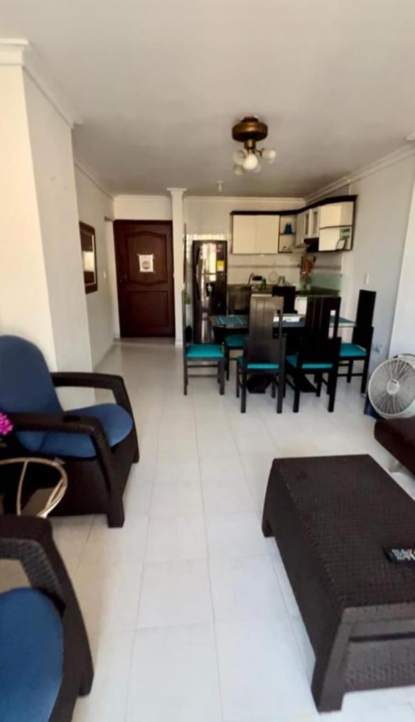 Apartamento Rodadero Con Piscinas y Cancha de Tennis