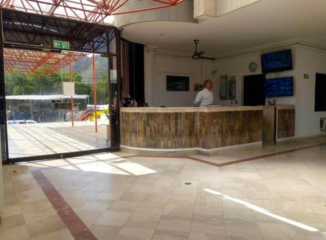 Apartamento Rodadero Con Piscinas y Cancha de Tennis