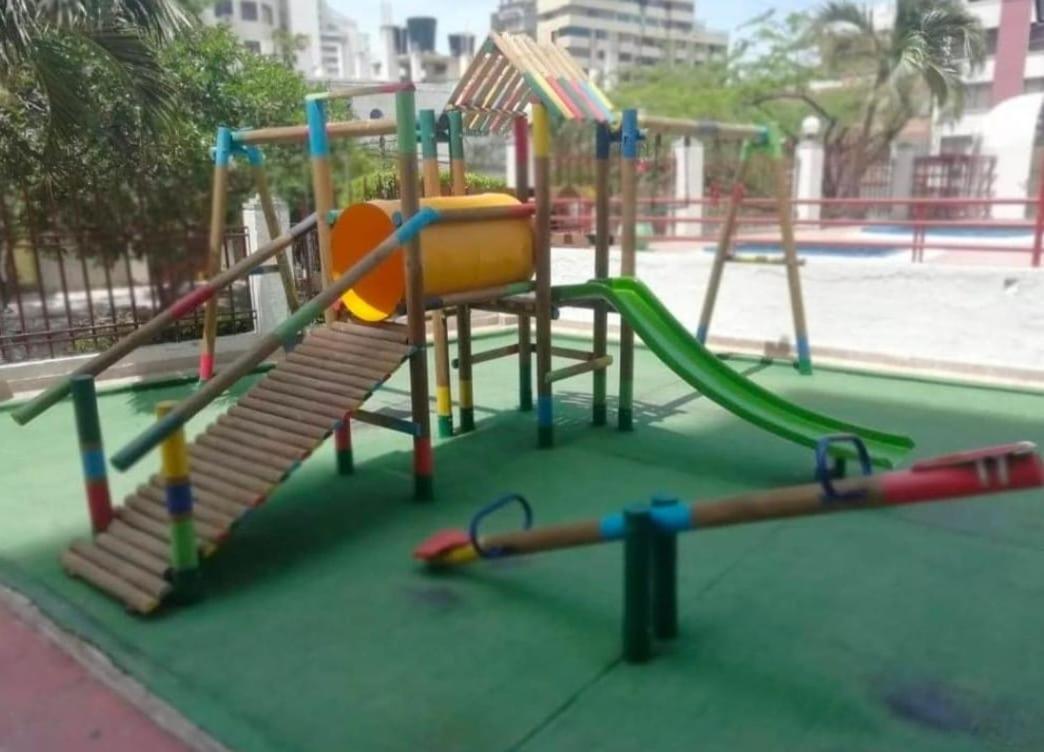 Apartamento Rodadero Con Piscinas y Cancha de Tennis