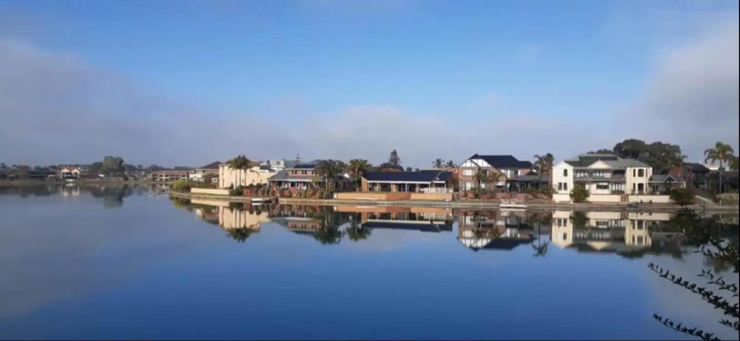 Stunning Lake View Townhouse-Dream Staycation