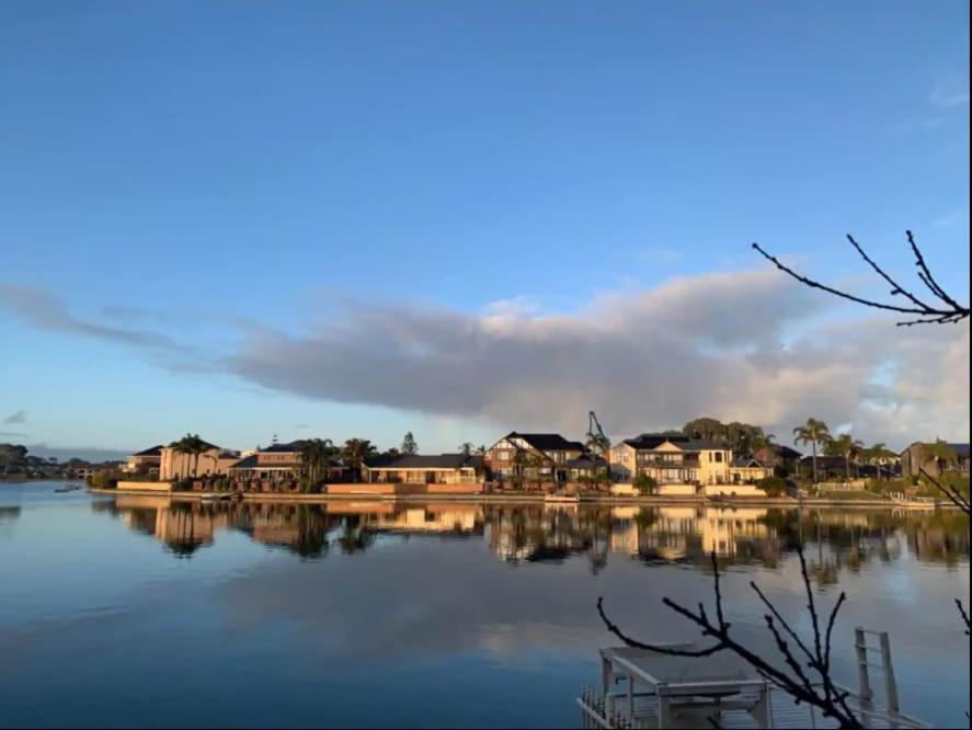 Stunning Lake View Townhouse-Dream Staycation