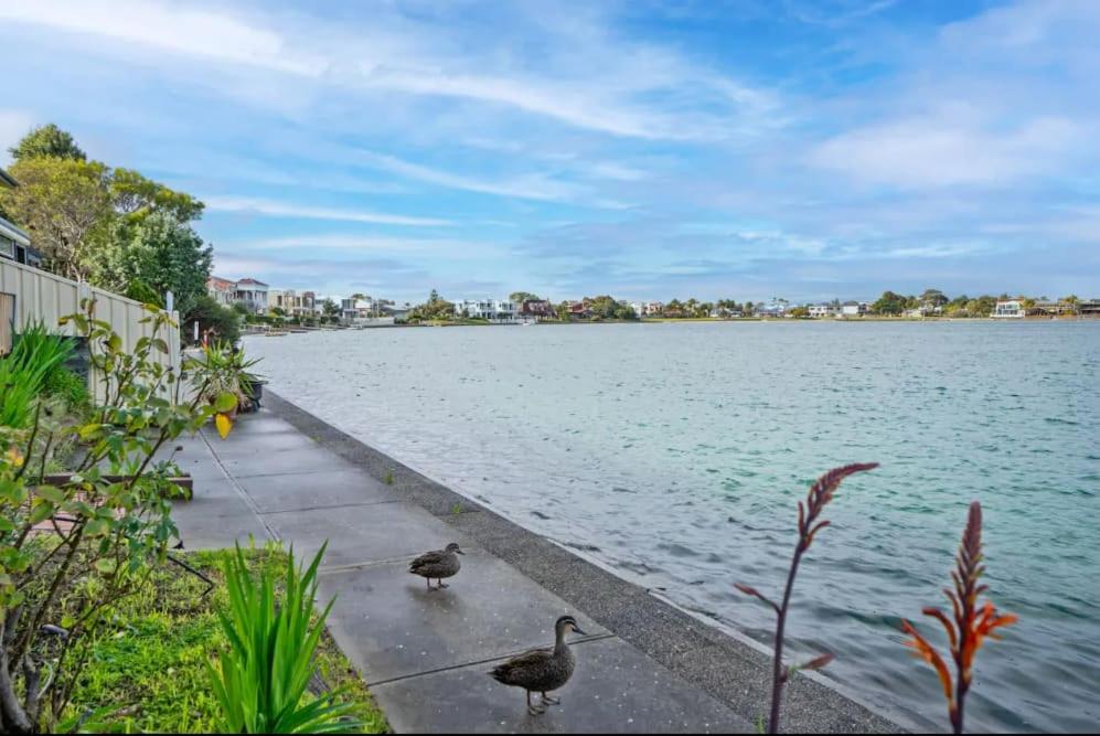 Stunning Lake View Townhouse-Dream Staycation