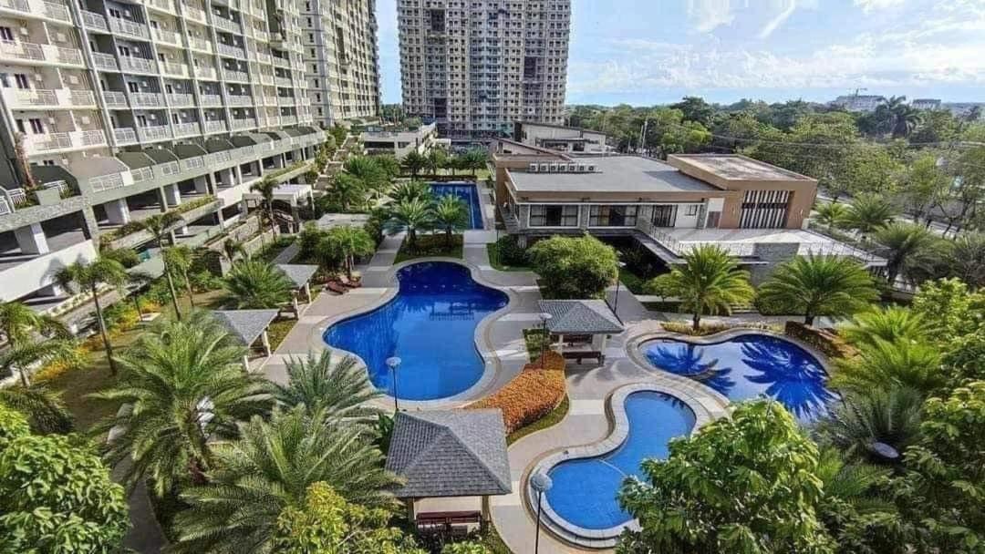 1 BR Condo with balcony in Verdon Parc Trevans Building view 2