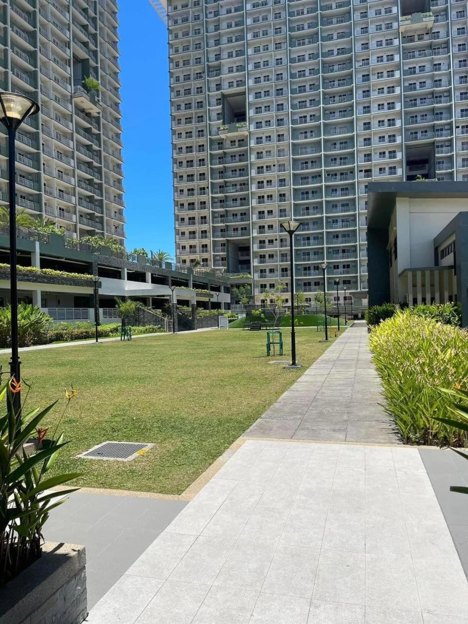 1 BR Condo with balcony in Verdon Parc Trevans Building view 5