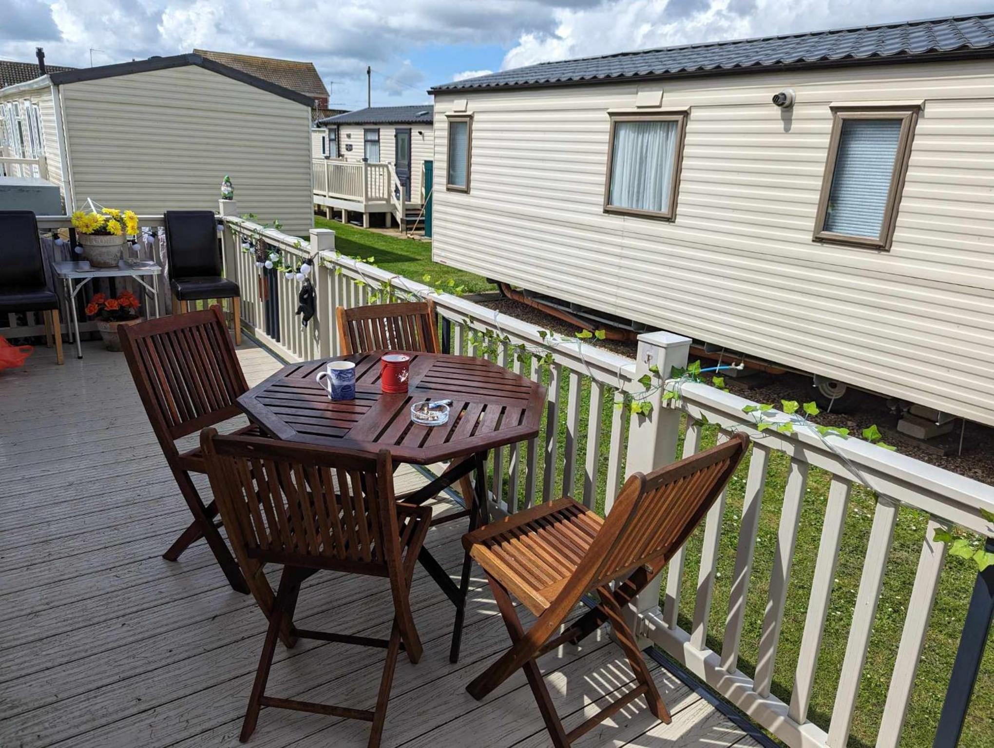 2-Bed Caravan - Sleeps 6 - Parking & Veranda