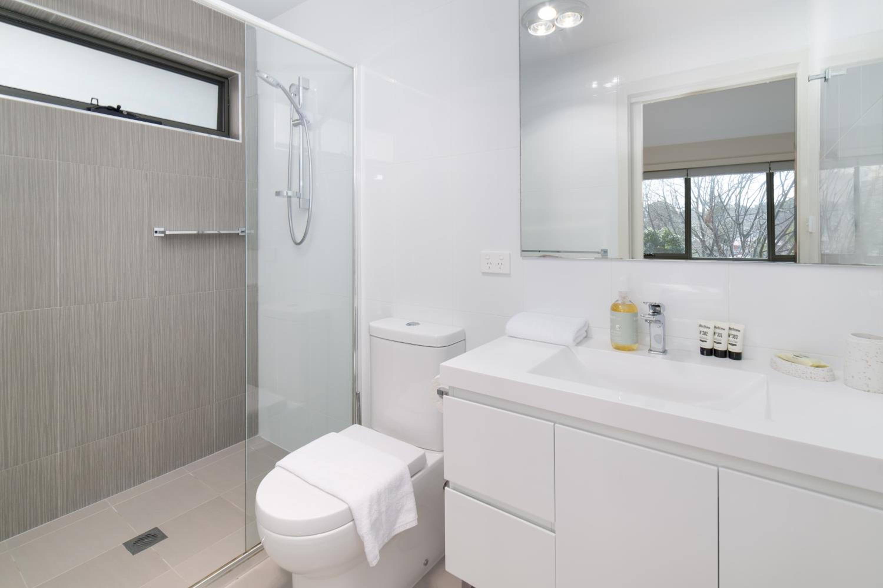 2BR 2bath townhouse in Garran