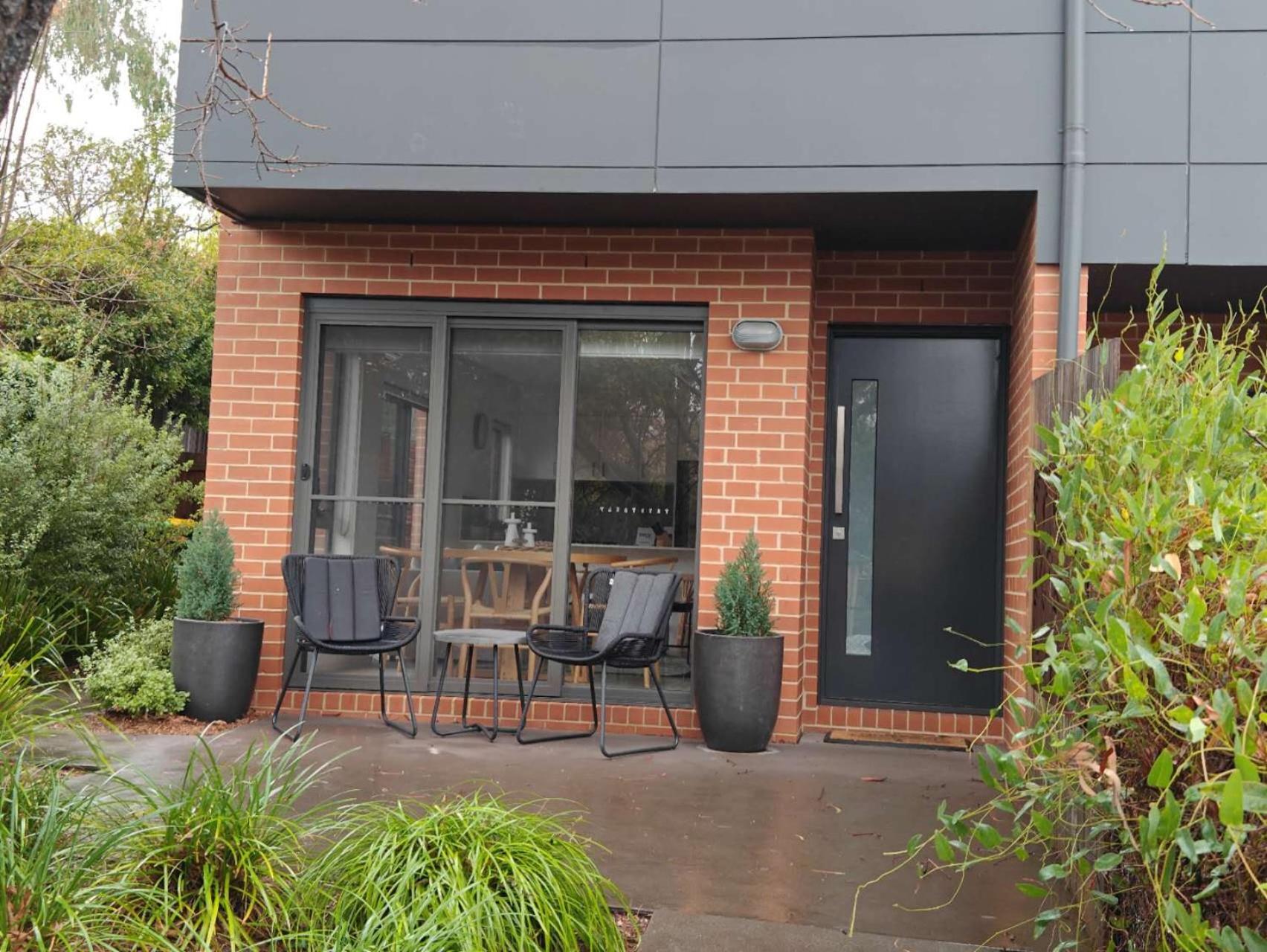 2BR 2bath townhouse in Garran