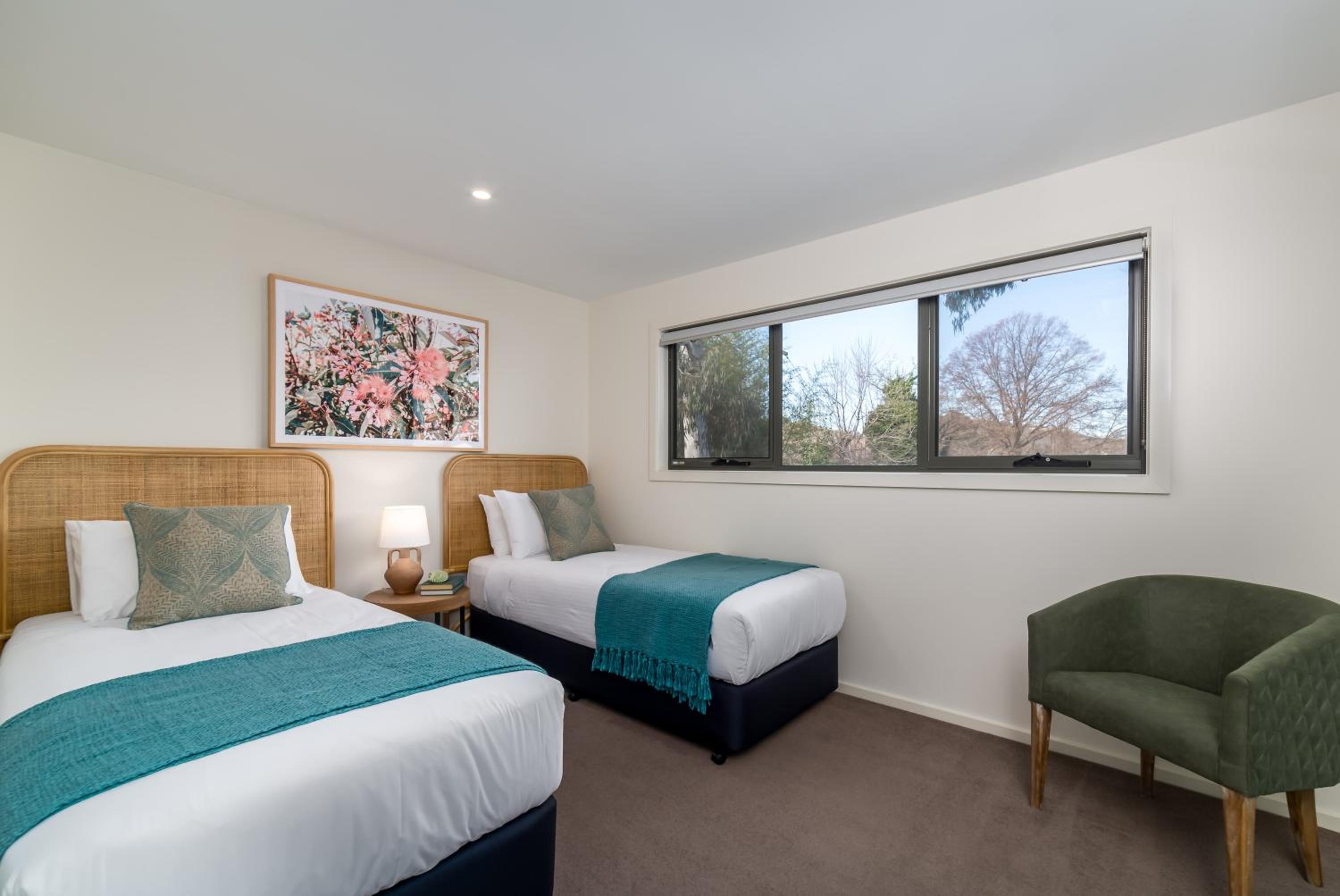 2BR 2bath townhouse in Garran