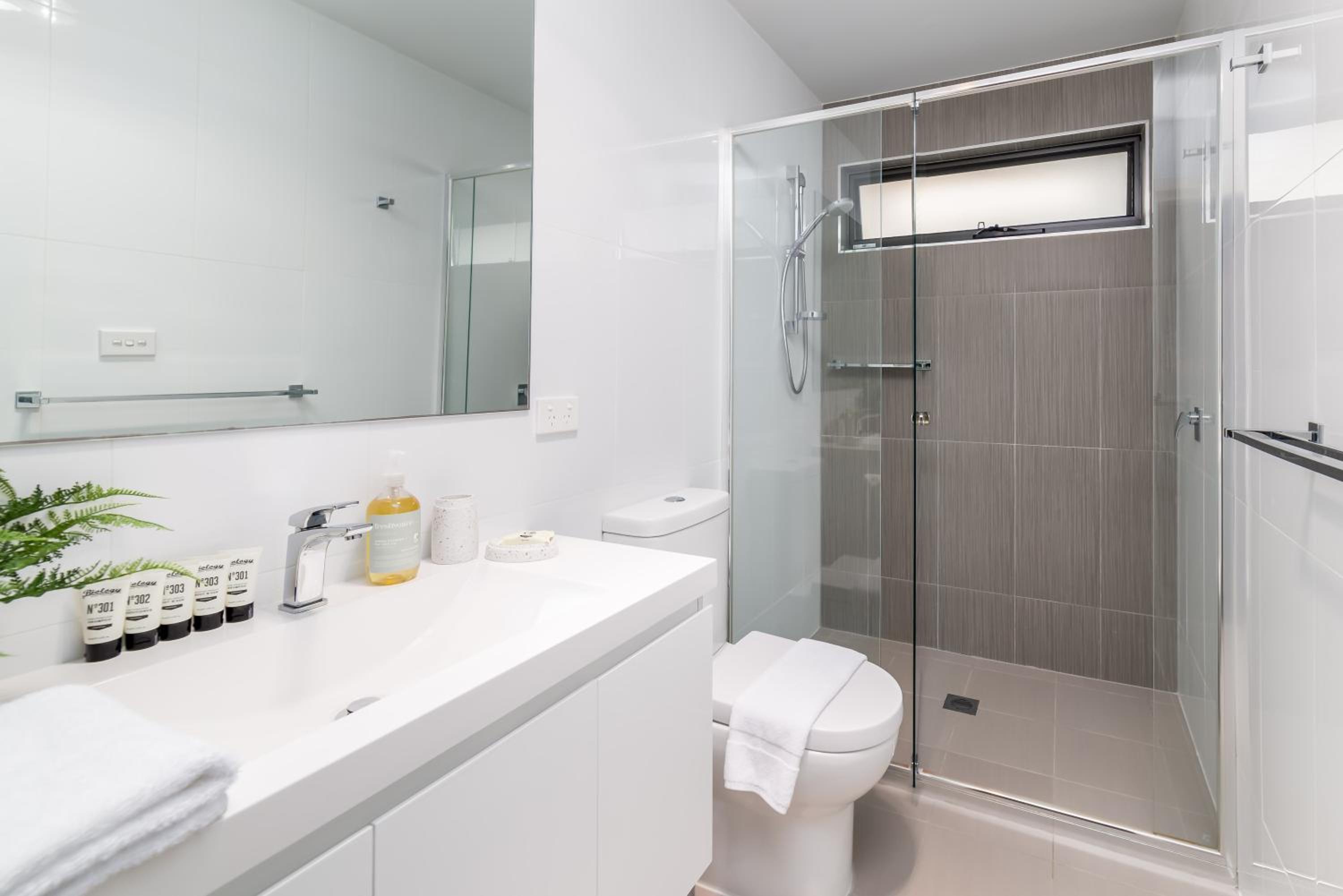 2BR 2bath townhouse in Garran