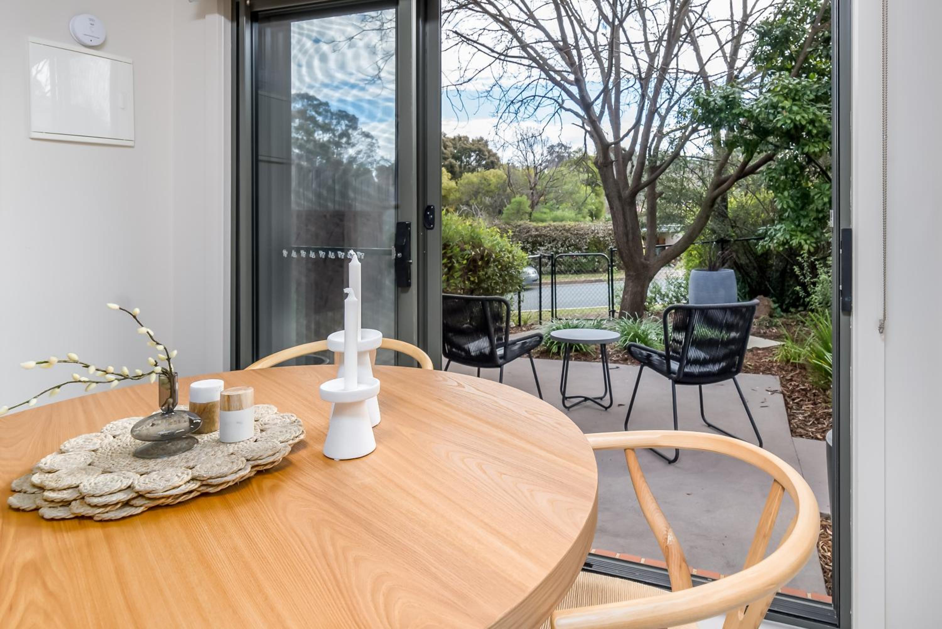 2BR 2bath townhouse in Garran