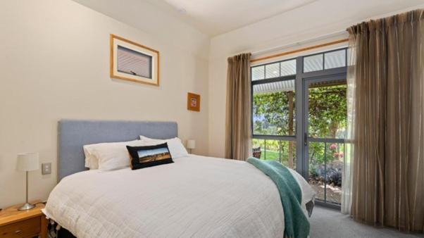 Hotel Hawkdun Rise Vineyard & Accommodation - Image 1