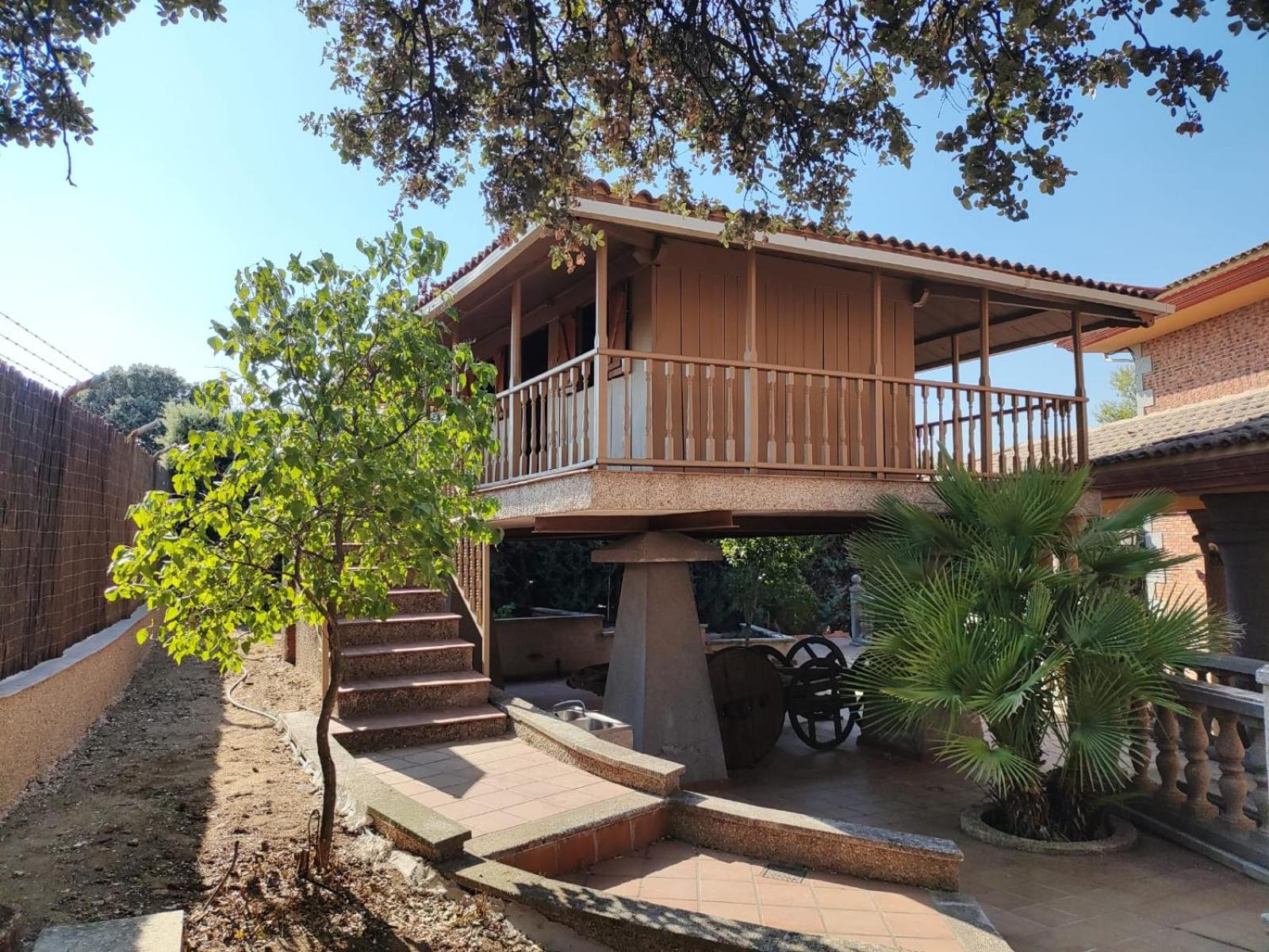 Preciosa villa para grupos grandes con piscina y BBQ
