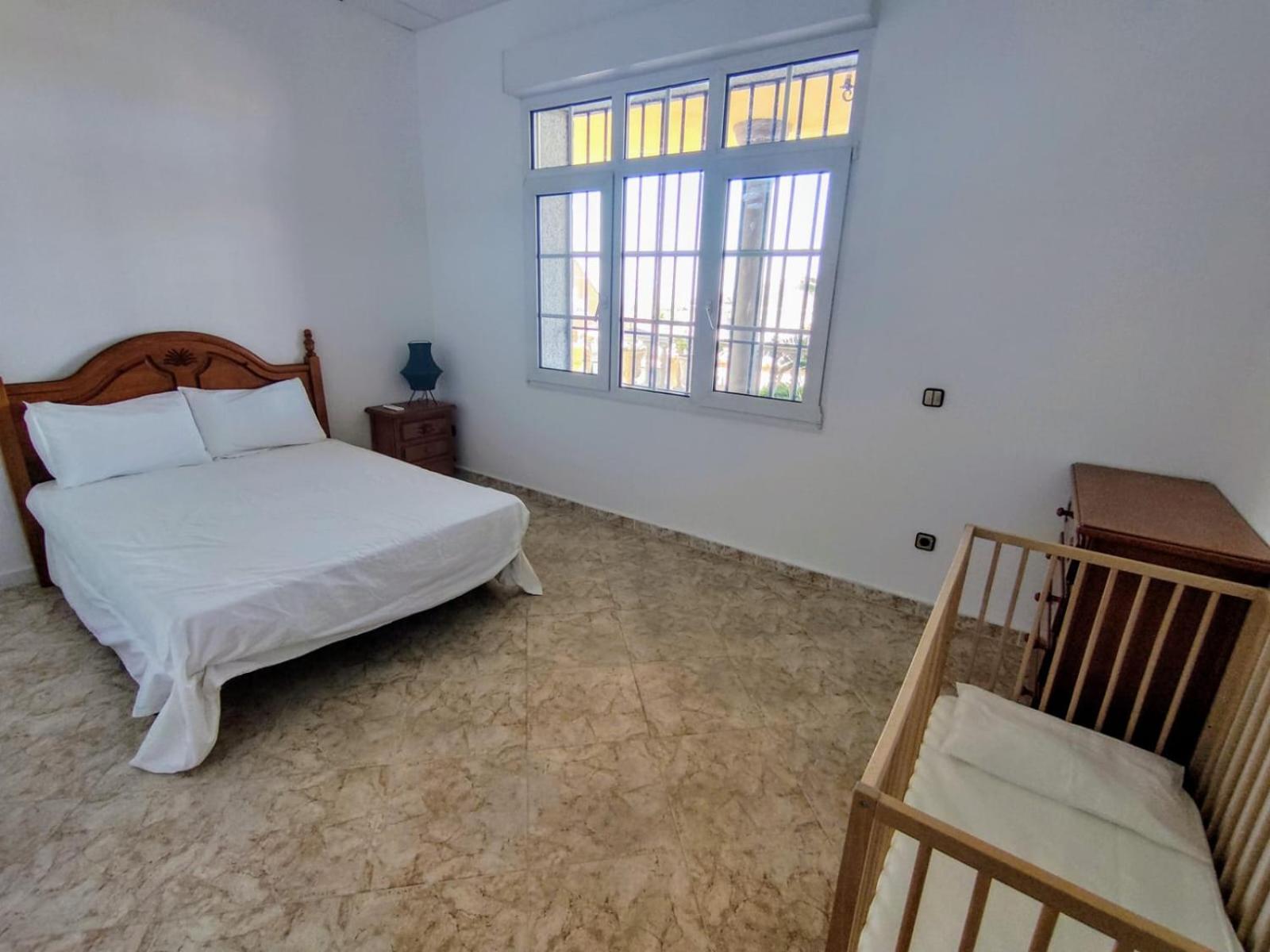 Preciosa villa para grupos grandes con piscina y BBQ