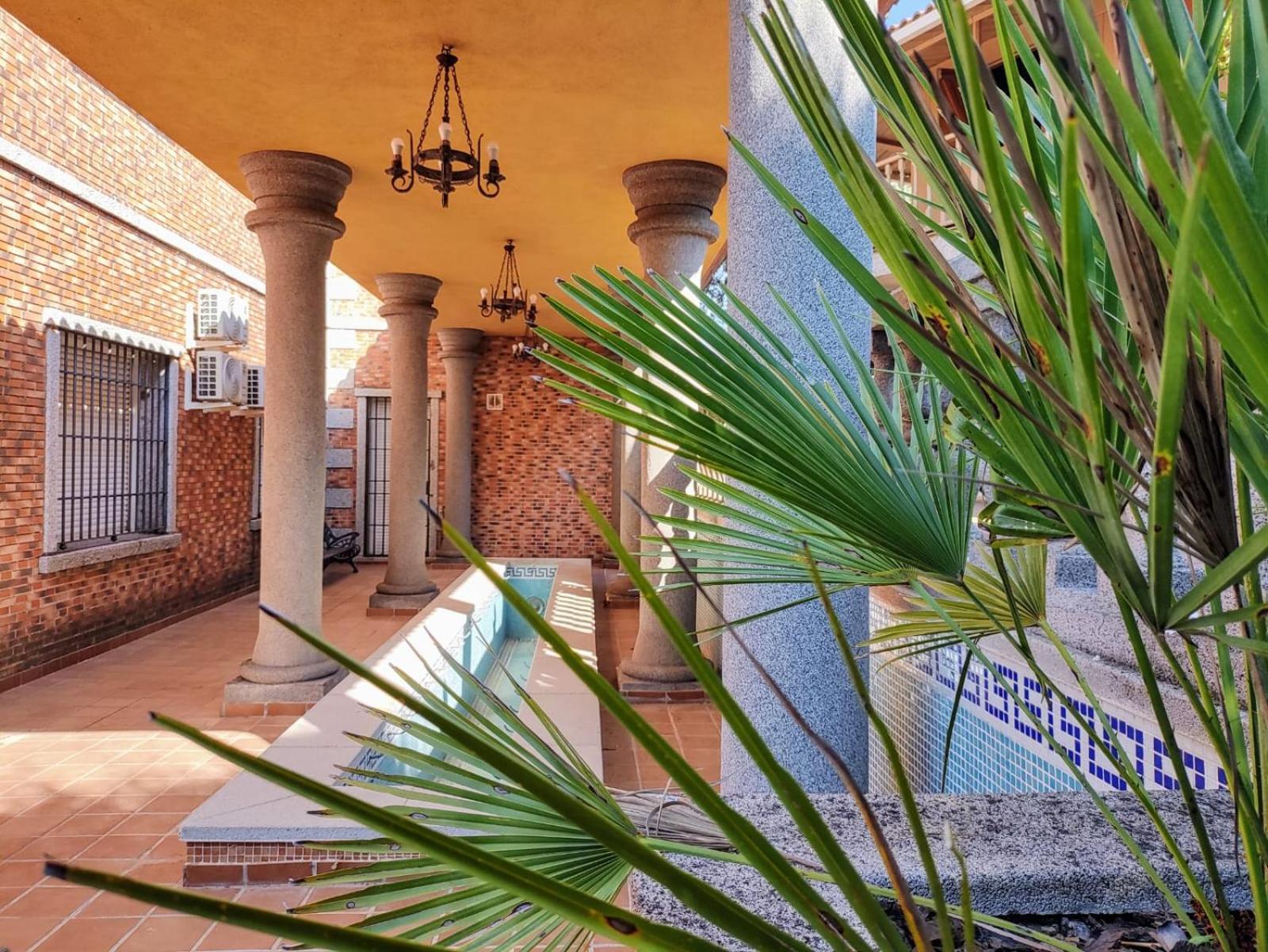 Preciosa villa para grupos grandes con piscina y BBQ