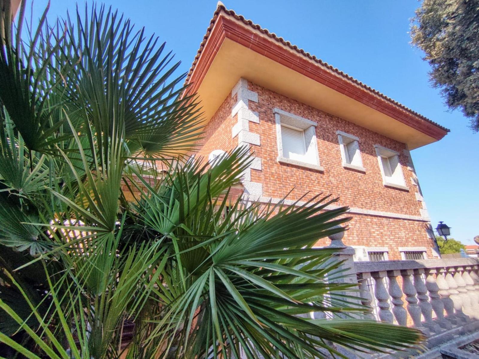 Preciosa villa para grupos grandes con piscina y BBQ