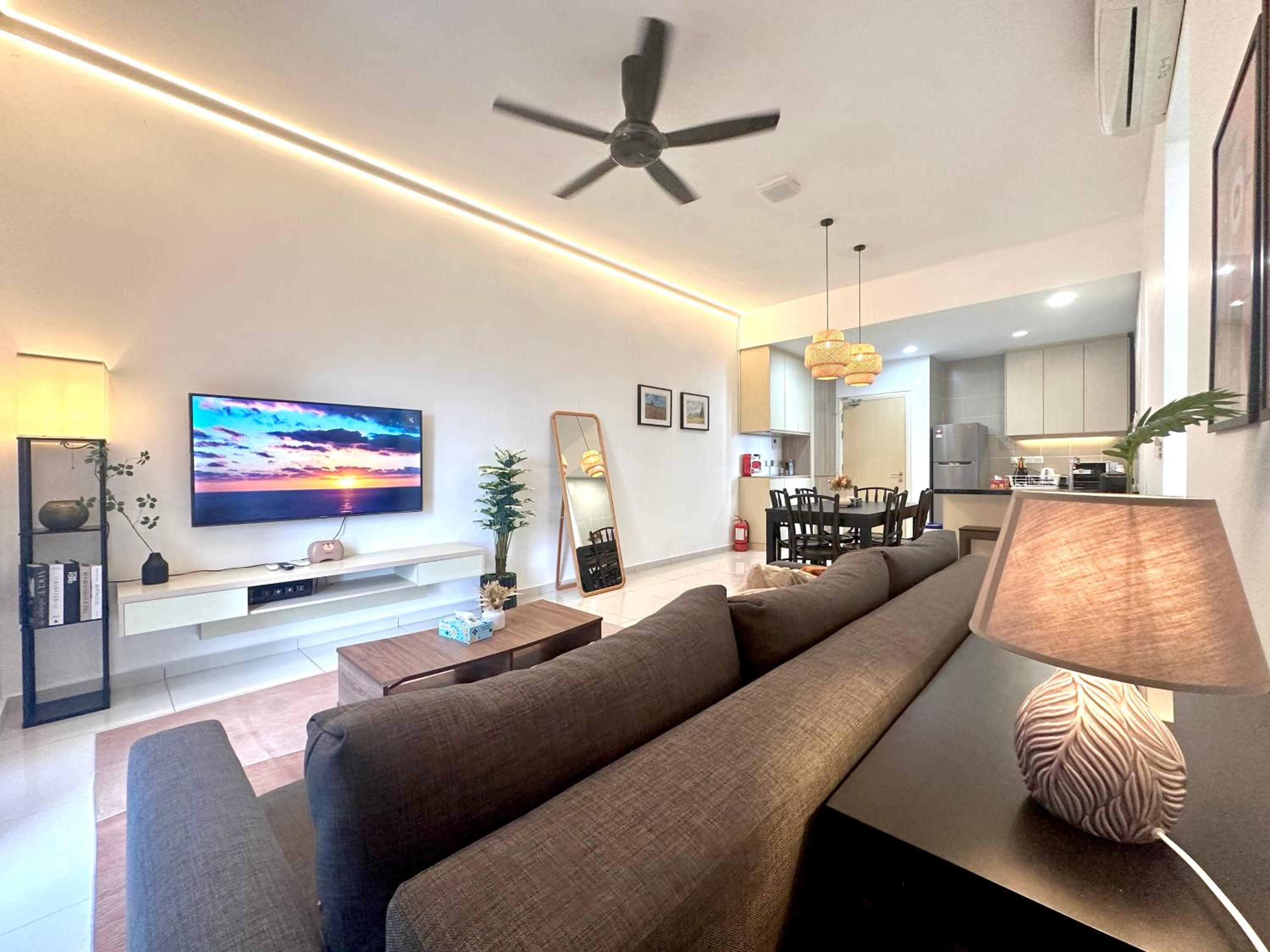 Stylish Urban Oasis Icon City with Sky Pool and Cozy Interior photo 1