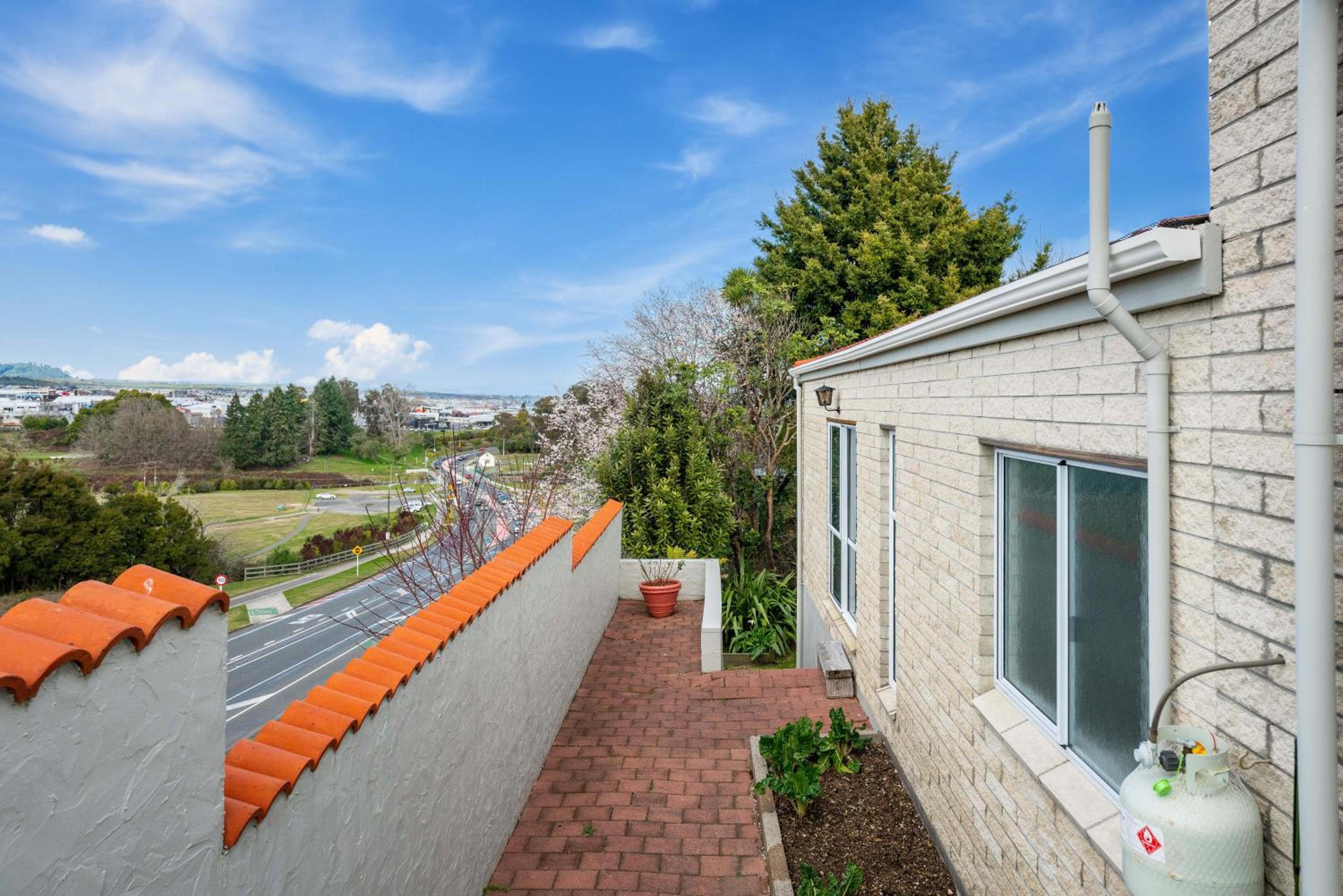 Tauhara Views - Lake Taupo Holiday Home view 2