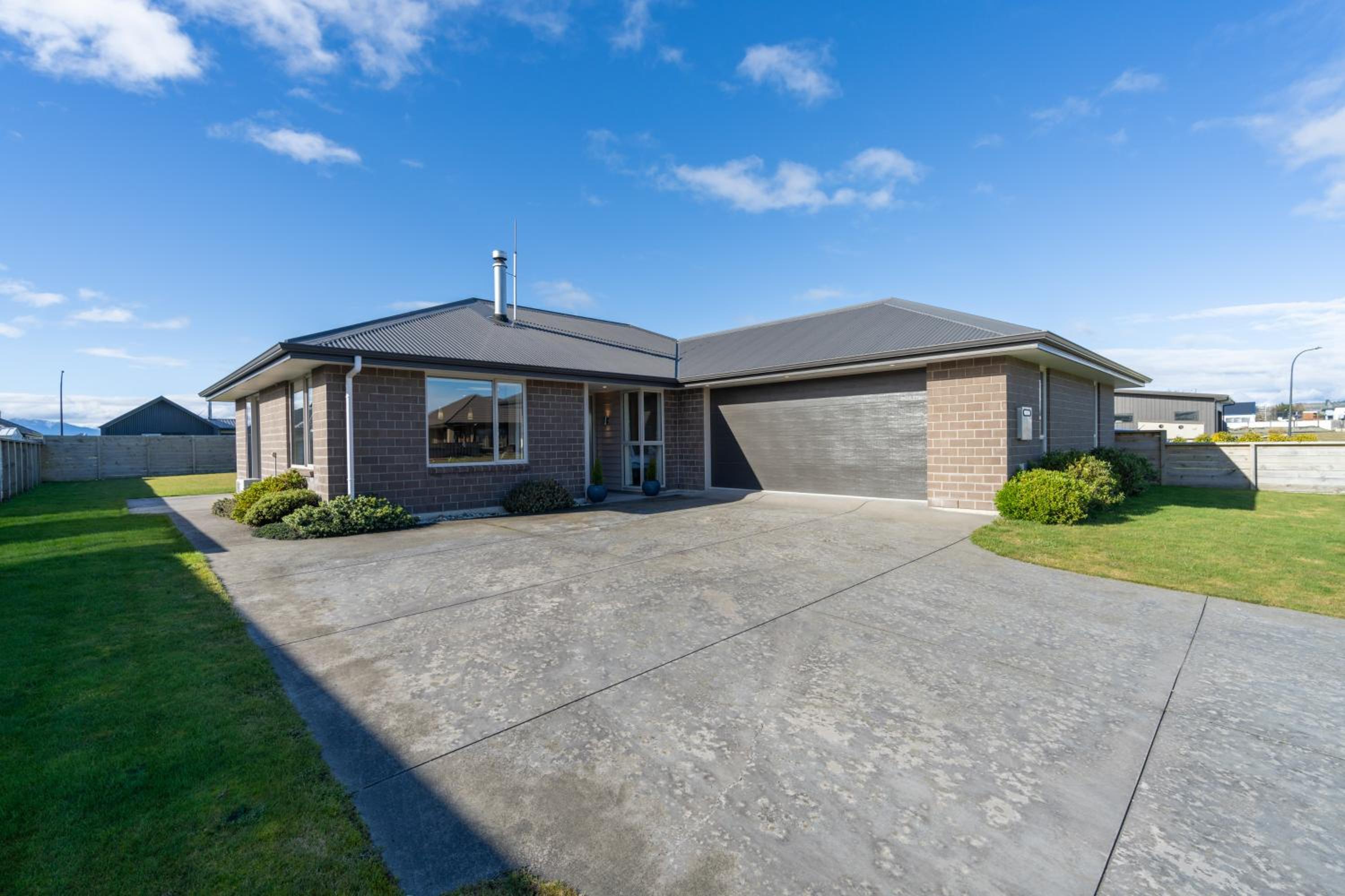 Hotel Cozy Haven - Te Anau Holiday Home - Image 1