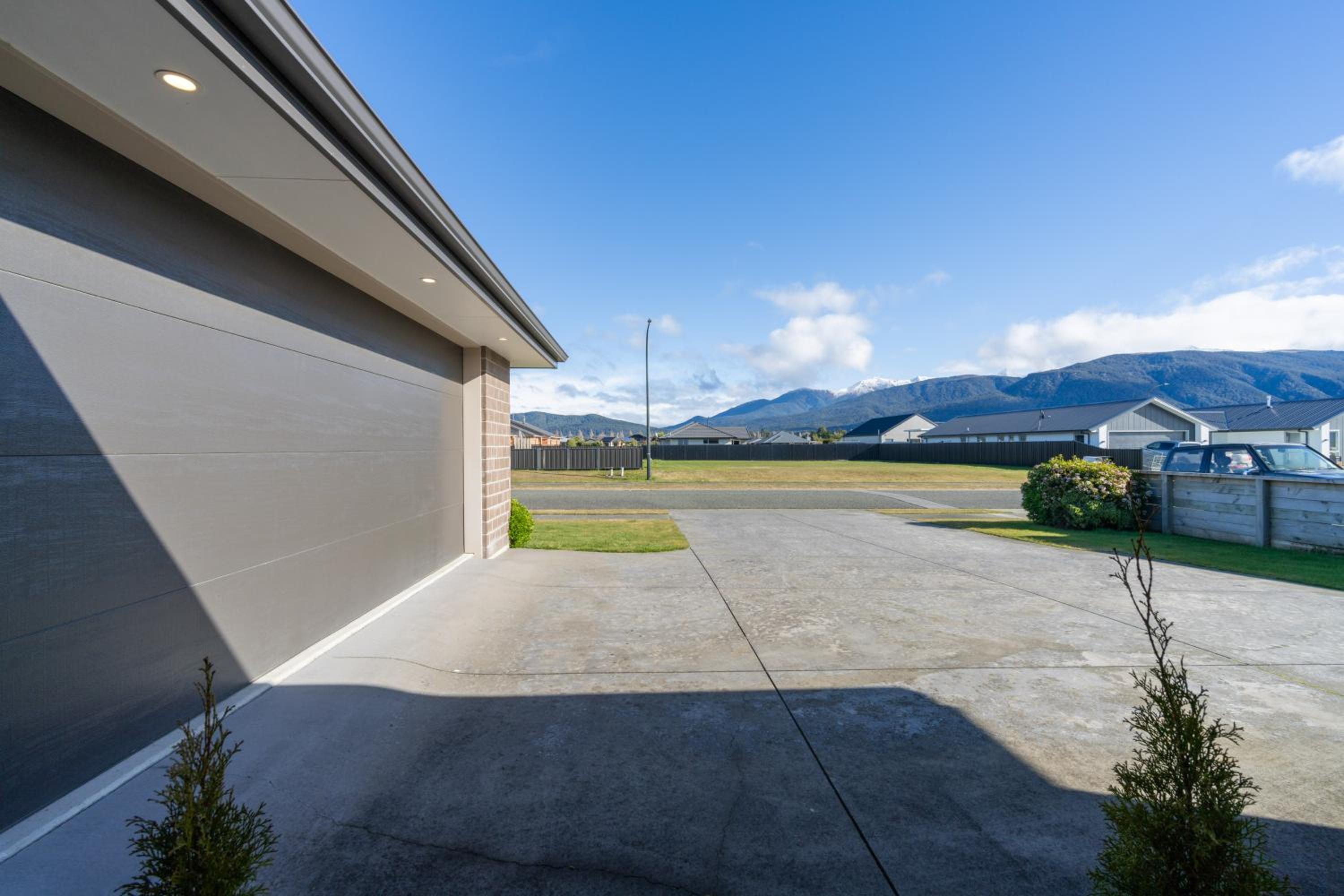 Cozy Haven - Te Anau Holiday Home view 3