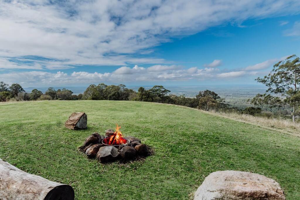 Acreage property, pet friendly, outdoor campfire