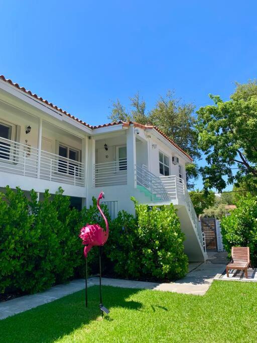 B06 5 min from beach studio Midtown