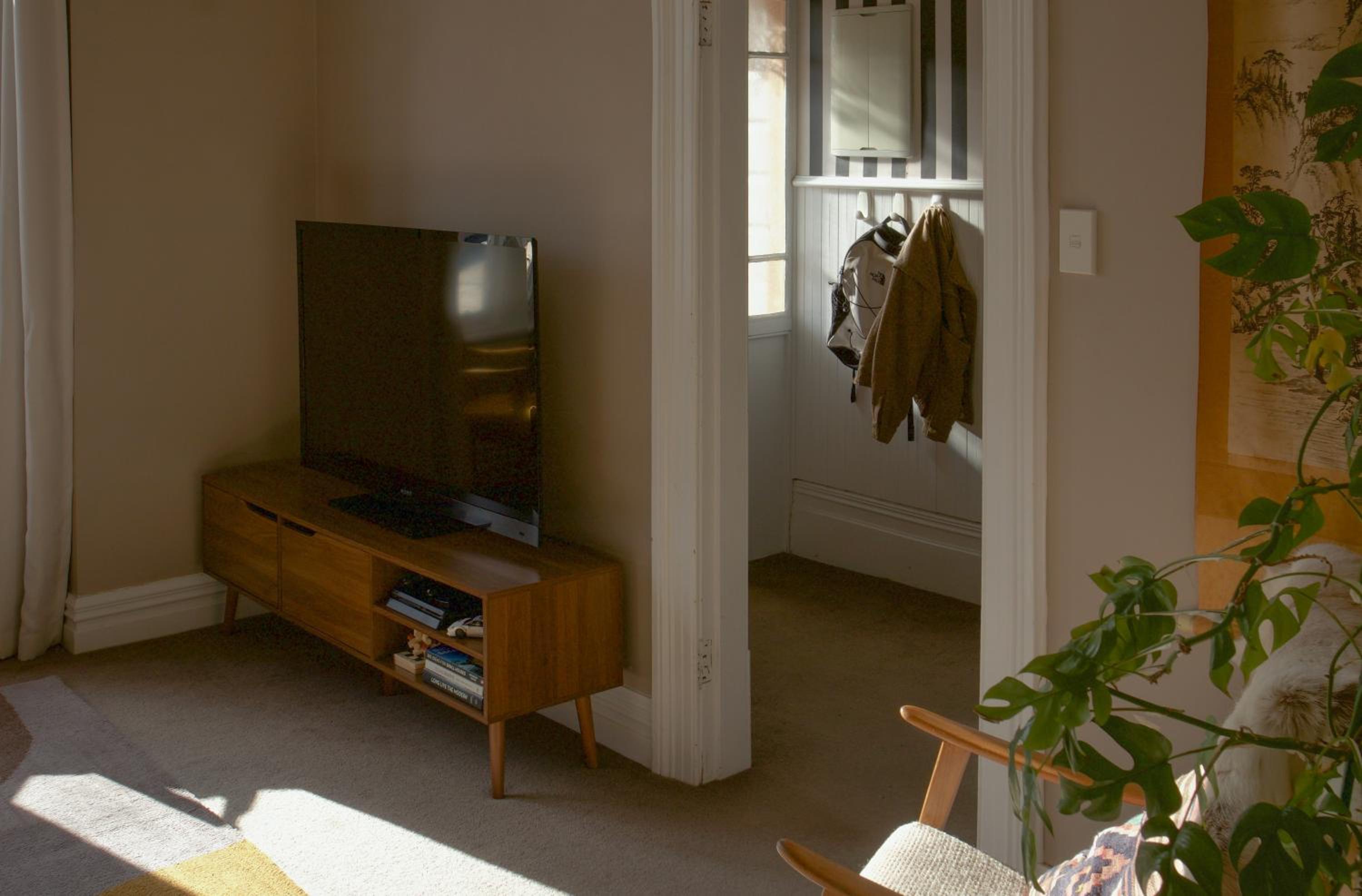 Dunedin delight - sunny, stylish villa view 4