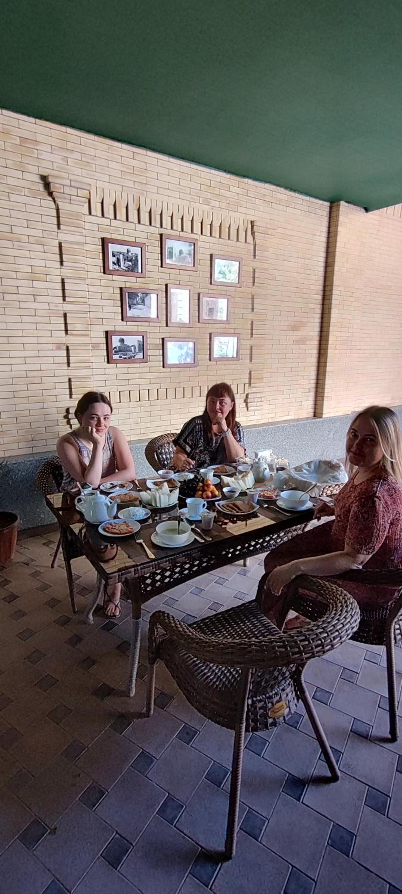 HOTEL MEHRIBON view 2