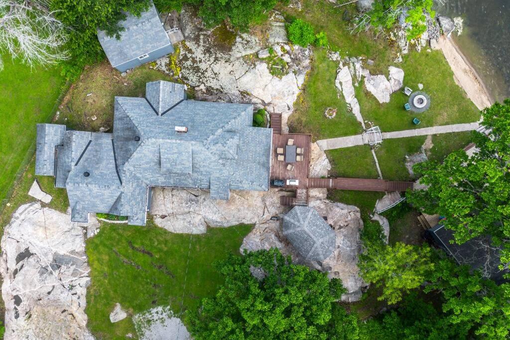 Lake Muskoka Cottage one thousand and one night