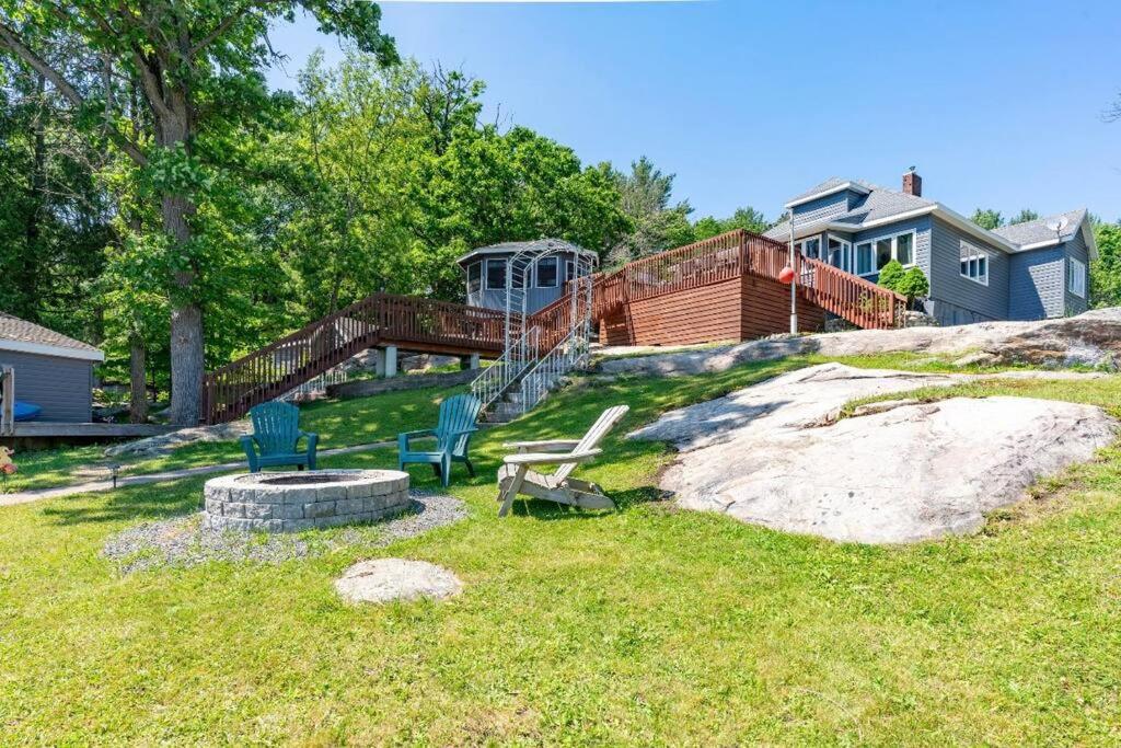 Lake Muskoka Cottage one thousand and one night