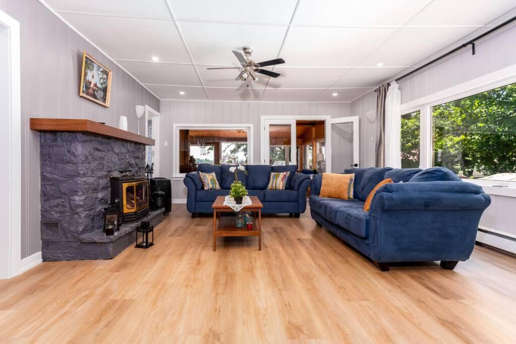 Lake Muskoka Cottage one thousand and one night