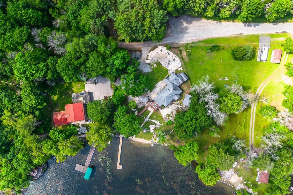 Lake Muskoka Cottage one thousand and one night