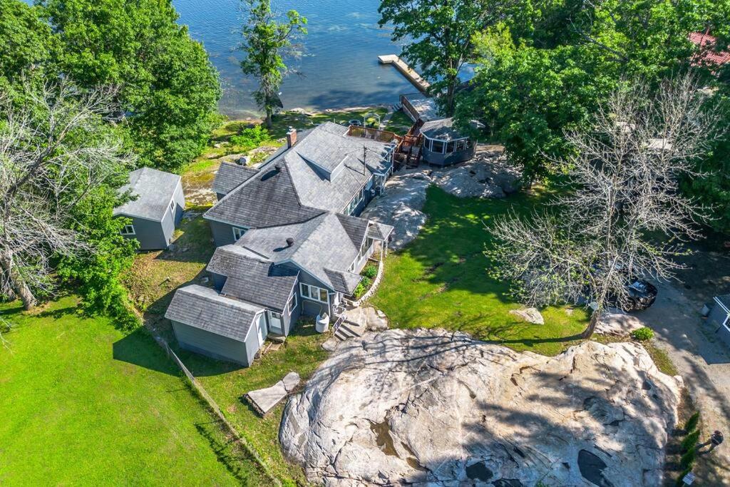 Lake Muskoka Cottage one thousand and one night