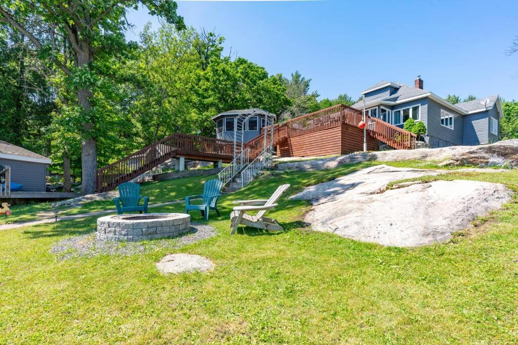 Lake Muskoka Cottage one thousand and one night