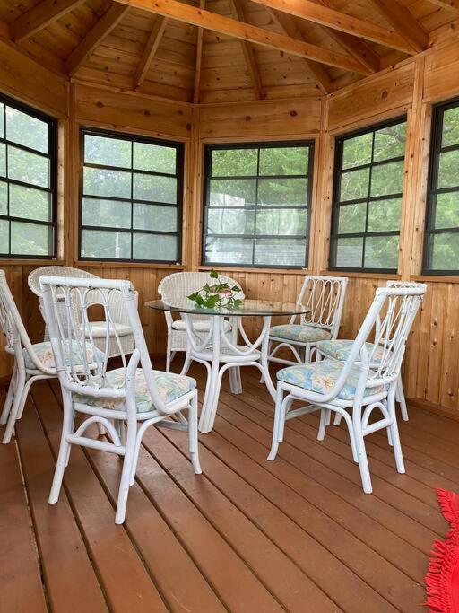 Lake Muskoka Cottage one thousand and one night