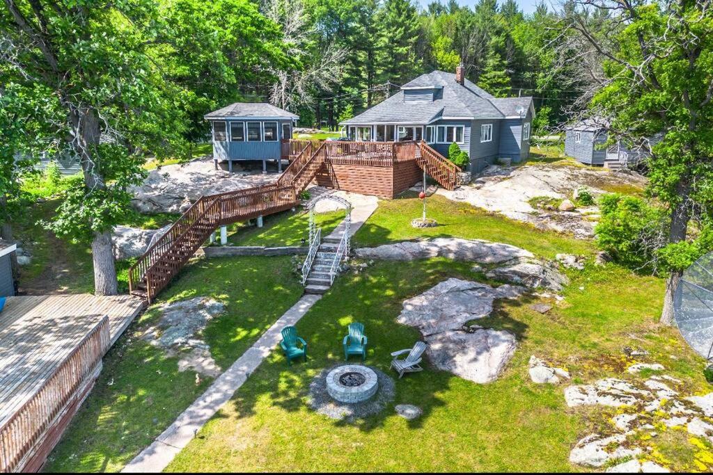 Lake Muskoka Cottage one thousand and one night