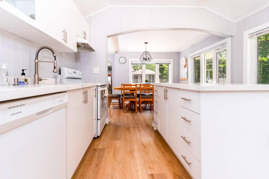 Lake Muskoka Cottage one thousand and one night