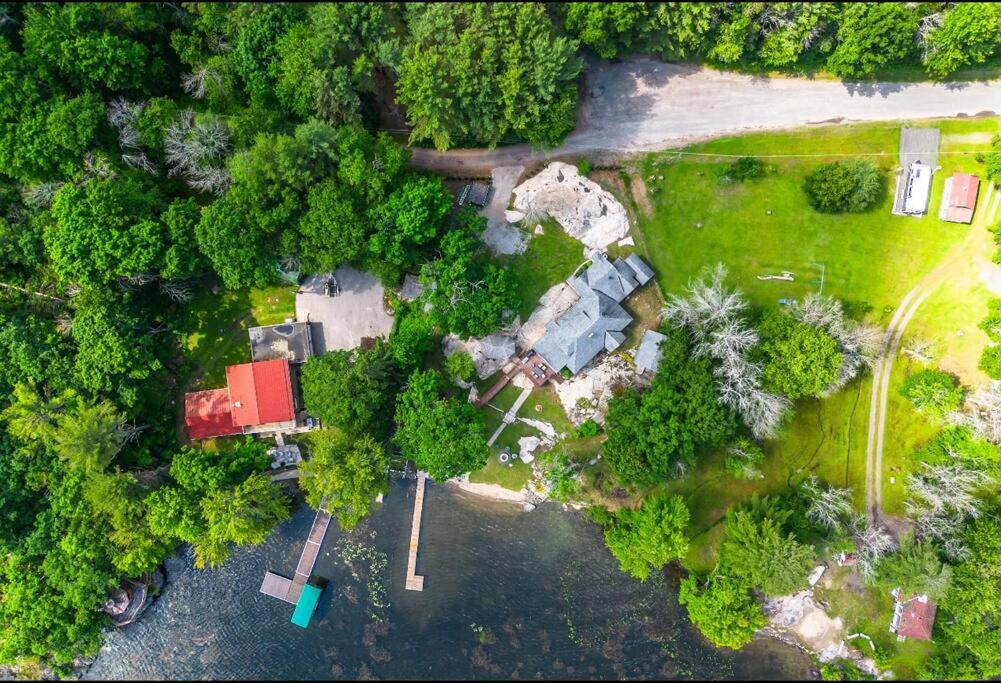 Lake Muskoka Cottage one thousand and one night