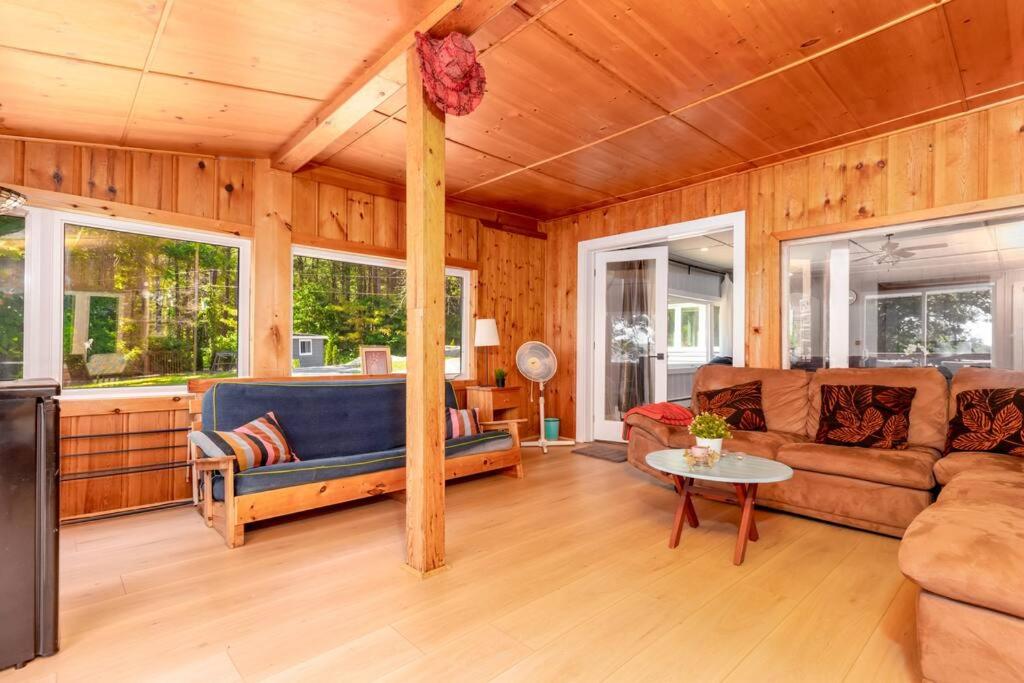 Lake Muskoka Cottage one thousand and one night